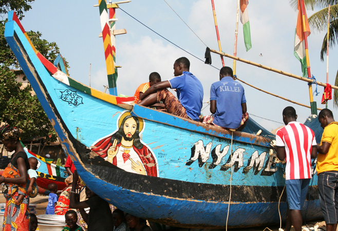 Watching colorful pirogues in Sassandra