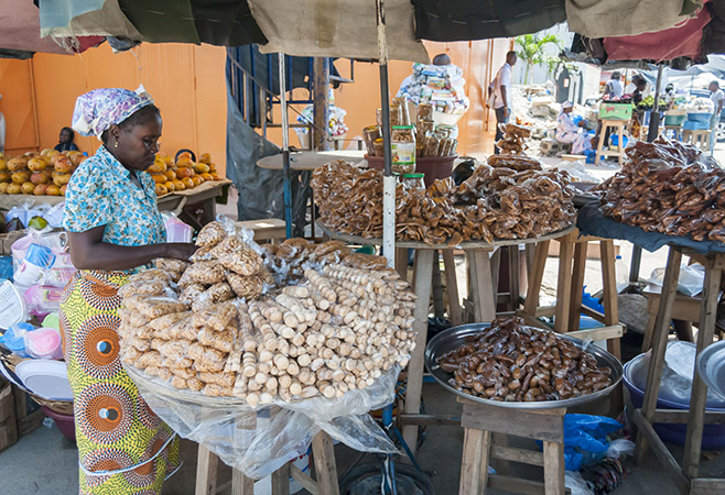 A street vendor preparing popular Ivorian desserts
