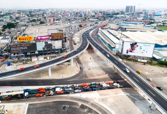 Explore public transport and taxi costs in Abidjan.